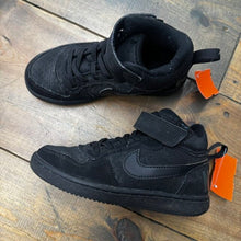 Load image into Gallery viewer, Velcro Court Borough Mid Sneakers 11C
