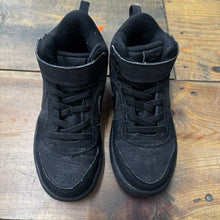 Load image into Gallery viewer, Velcro Court Borough Mid Sneakers 11C
