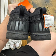 Load image into Gallery viewer, Velcro Court Borough Mid Sneakers 11C
