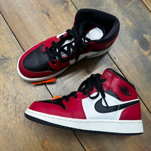 Load image into Gallery viewer, Air Jordan Tennis Shoes 5Y
