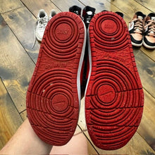 Load image into Gallery viewer, Velcro Court Borough Low Recraft 11C
