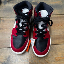 Load image into Gallery viewer, Air Jordan Tennis Shoes 5Y
