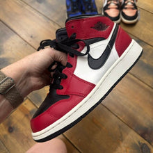 Load image into Gallery viewer, Air Jordan Tennis Shoes 5Y
