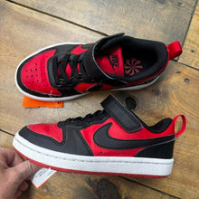 Load image into Gallery viewer, Velcro Court Borough Low Recraft 11C
