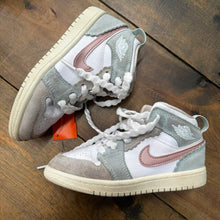 Load image into Gallery viewer, Air Jordan Tennis Shoes

