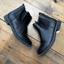Load image into Gallery viewer, pull-on bootie 2
