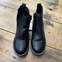 Load image into Gallery viewer, pull-on bootie 2
