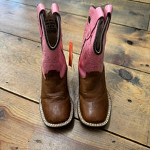 Load image into Gallery viewer, Cowgirl boots 8
