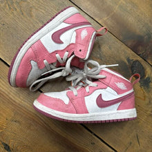 Load image into Gallery viewer, air jordan lace up sneakers 9c
