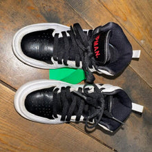 Load image into Gallery viewer, Jump Man Tennis Shoes 11c
