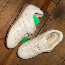 Load image into Gallery viewer, velcro flower print sneaker 10
