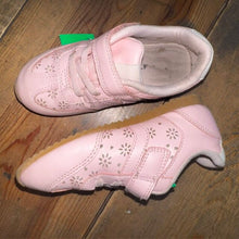 Load image into Gallery viewer, velcro flower print sneaker 10
