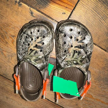 Load image into Gallery viewer, Realtree Camo Clogs 9c
