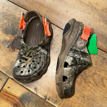 Load image into Gallery viewer, Realtree Camo Clogs 9c
