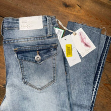 Load image into Gallery viewer, NEW! Skinny Denim Jeans 8
