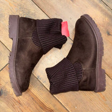 Load image into Gallery viewer, Sweater Boots 4
