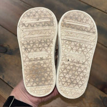 Load image into Gallery viewer, Camo Velcro Tennis Shoes 5
