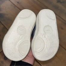 Load image into Gallery viewer, Canvas Tennis Shoes 3
