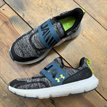 Load image into Gallery viewer, Surge Slip On Tennis Shoes 4Y
