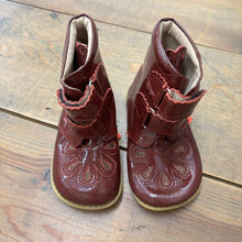 Load image into Gallery viewer, patent velcro boot 8
