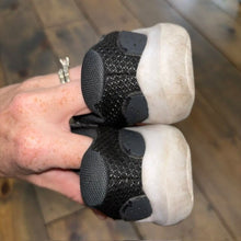 Load image into Gallery viewer, velcro sneakers 8
