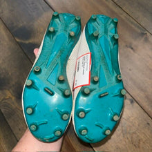 Load image into Gallery viewer, athletic soccer cleats 1.5
