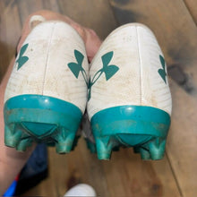 Load image into Gallery viewer, athletic soccer cleats 1.5
