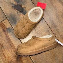 Load image into Gallery viewer, faux fur clogs 12
