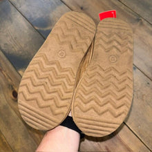 Load image into Gallery viewer, faux fur clogs 12
