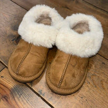 Load image into Gallery viewer, faux fur clogs 11
