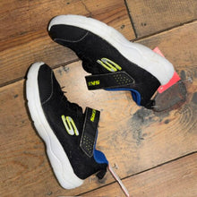 Load image into Gallery viewer, velcro sneakers 7
