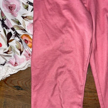 Load image into Gallery viewer, Floral Outfit 4T
