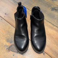 Load image into Gallery viewer, chelsea boot 1
