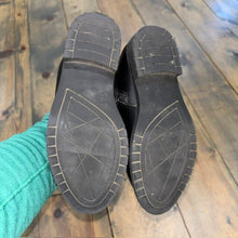 Load image into Gallery viewer, chelsea boot 1
