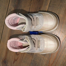 Load image into Gallery viewer, Machine Washable Boots 7
