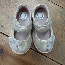 Load image into Gallery viewer, velcro casual shoe 6
