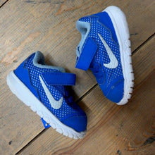 Load image into Gallery viewer, infant velcro sneaker 3c
