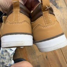 Load image into Gallery viewer, high top sneaker 6
