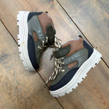 Load image into Gallery viewer, Boot Tennis Shoes 8
