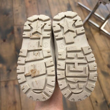 Load image into Gallery viewer, Boot Tennis Shoes 8
