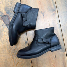 Load image into Gallery viewer, Bow Boots 12
