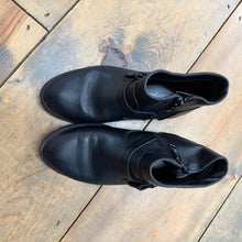 Load image into Gallery viewer, Bow Boots 12
