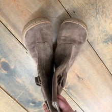 Load image into Gallery viewer, Suede Zip Up Boots 12
