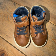 Load image into Gallery viewer, velcro high top shoe 6
