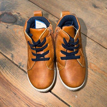 Load image into Gallery viewer, Side Zip high top shoe 6
