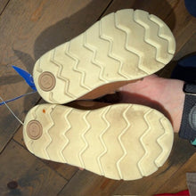Load image into Gallery viewer, velcro casual shoe 5
