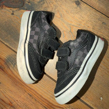 Load image into Gallery viewer, velcro shoe 5
