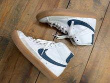 Load image into Gallery viewer, Blazer Mid '77 White Thunderstorm size 5.5Y
