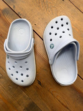 Load image into Gallery viewer, Crocband Speckled Band Clog 3
